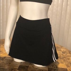 VICTORIA SECRET Sport RUN/ FUN SKIRT. SZ M